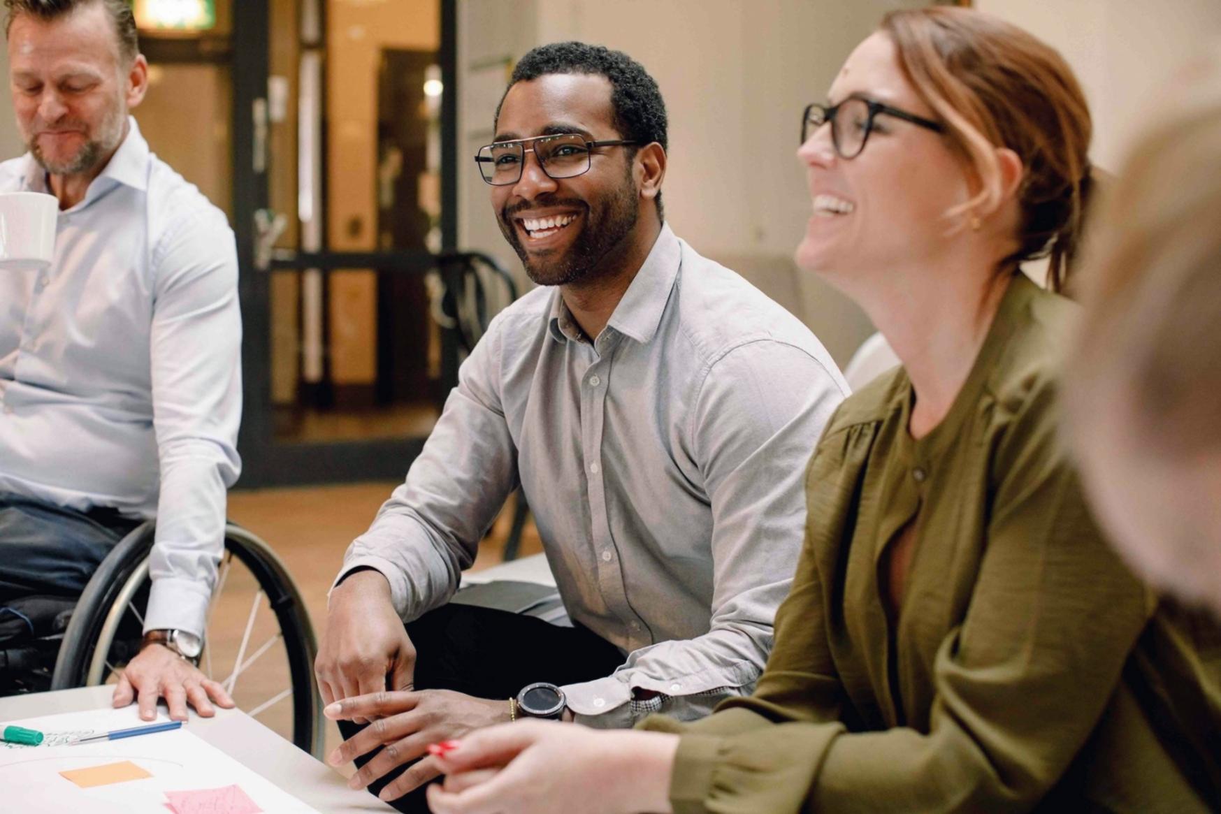 Web-Design-Kurs in Aktion – Teilnehmerin am Laptop